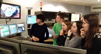 Visite des studios de RTL par des lycéens milanais : côté régie