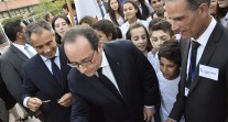 Visite du président de la République à Montevideo : signature du livre d'or