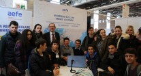 Salon européen de l'éducation 2016 : des élèves de Turin avec le directeur de l'AEFE