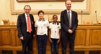 Ambassadeurs en herbe 2016 : Christophe Bouchard, Christophe Premat et les Web reporters à l'Assemblée nationale