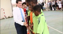 Inauguration du plateau sportif du lycée français Jacques-Prévert d'Accra au Ghana en présence du Premier ministre