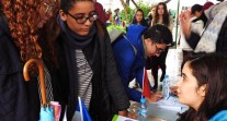 Forum des métiers et des formations à Casablanca : rencontre de lycéennes avec une étudiante