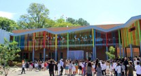 Inauguration de l’école primaire française des Charmilles : lâcher de ballons