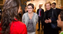 Finale d'Ambassadeurs en herbe 2014 à l'UNESCO: échanges entre Annick Girardin, Hélène Farnaud-Defromont et de jeunes "ambassadeurs"