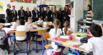 Inauguration de l'École française internationale de Bratislava : visite d'une classe