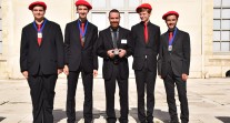 IESO 2015 : les quatre médaillés français et Mathieu Rajchenbach, coordonnateur des IESO pour Sciences à l'École