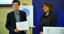 Olympiades de mathématiques 2014 : remise de diplôme à l'élève du lycée français de Varsovie