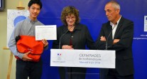 Olympiades de mathématiques 2014 : remise de diplôme à l'élève du lycée français de Pékin