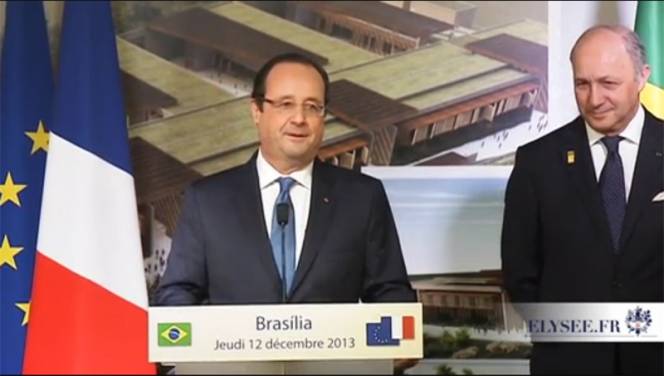 François Hollande et Laurent Fabius le jour de l&#039;inauguration du site du futur lycée de Brasilia