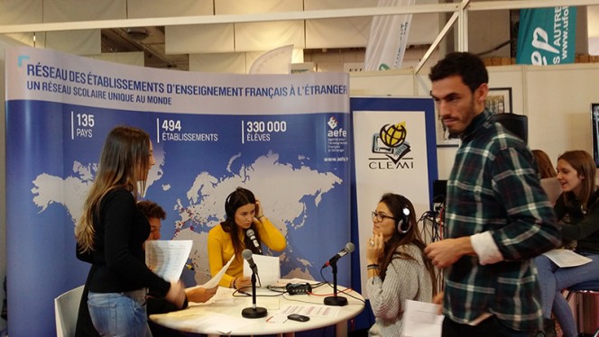 Salon européen de l&#039;éducation 2014 : lycéens milanais préparant leur émission