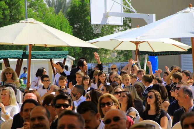 Vue d&#039;une partie du public assistant à la cérémonie d&#039;anniversaire du lycée français de Dubaï