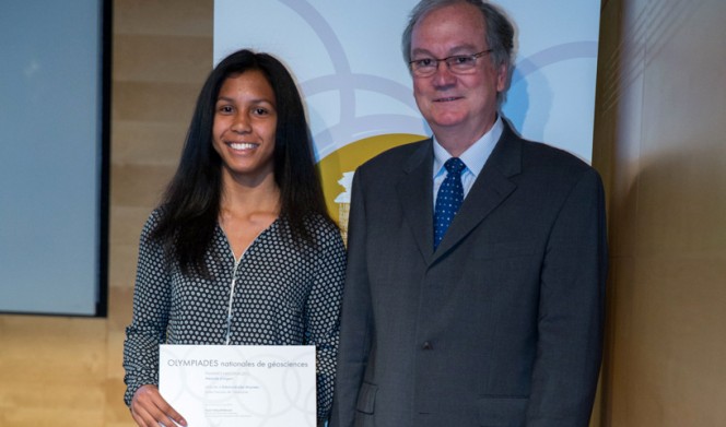 Olympiades de géosciences 2015 : remise de diplôme à l’élève de Tananarive