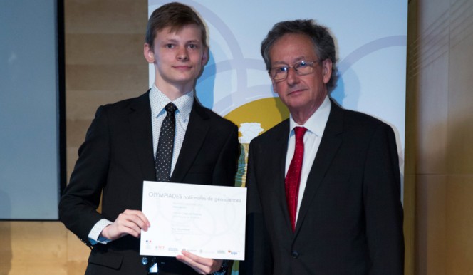 Olympiades de géosciences 2015 : remise de diplôme à l’élève de Stockholm