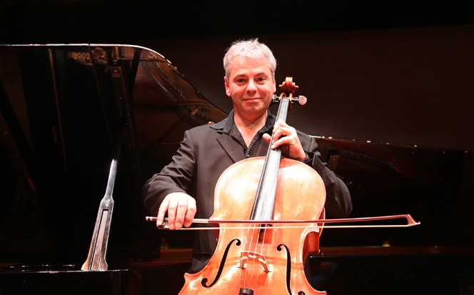 Tuteur de l&#039;Orchestre des lycées français du monde : le violoncelliste