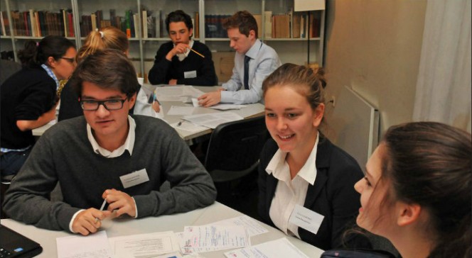 Simulation de COP21 au Lycée français de Berlin : échanges entre élèves