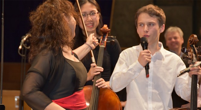 Concert de l’Orchestre des lycées français du monde à Radio France : un musicien fait chanter le public