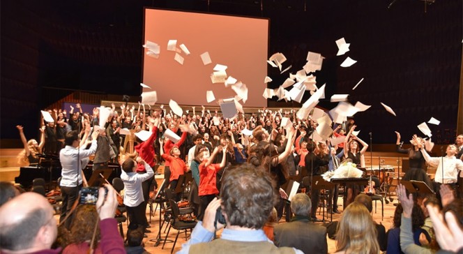 Concert de l’Orchestre des lycées français du monde à Radio France : geste final