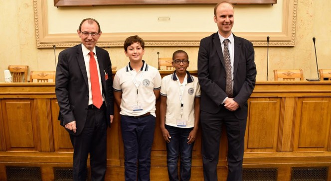 Ambassadeurs en herbe 2016 : Christophe Bouchard, Christophe Premat et les Web reporters à l&#039;Assemblée nationale