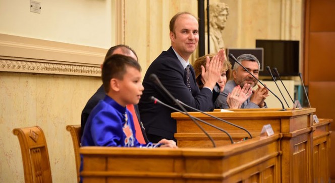 Ambassadeurs en herbe 2016 : un ambassadeur en herbe s&#039;exprime à l&#039;Assemblée nationale