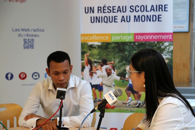 Rassemblement d&#039;anciens élèves et bacheliers 2016 : le président de l&#039;ALFM au micro d&#039;Émilie Chen