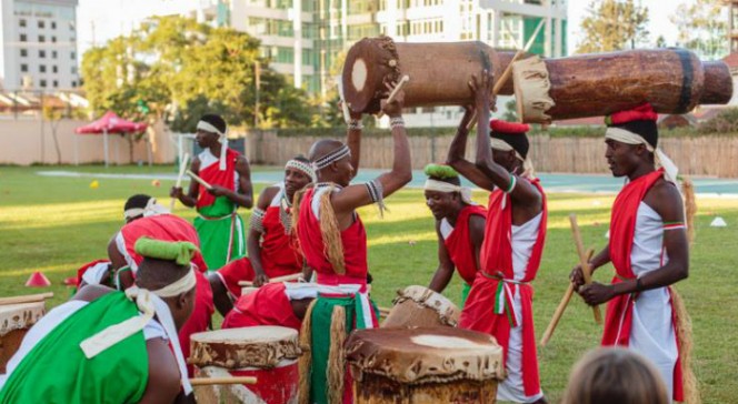 4e édition du tournoi &quot;Rugby et rencontres&quot; à Nairobi : spectacle de tambours