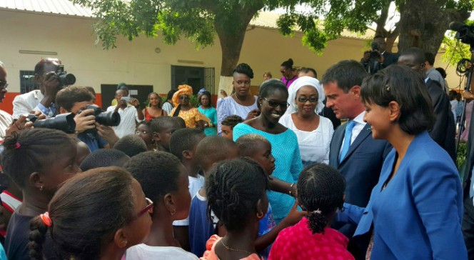 Manuel Valls et Najat Vallaud-Belkacem à la rencontre des élèves de l’école Dial Diop