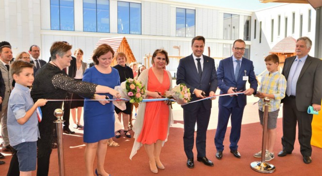 Inauguration de Vauban, École et Lycée français de Luxembourg : coupé de ruban