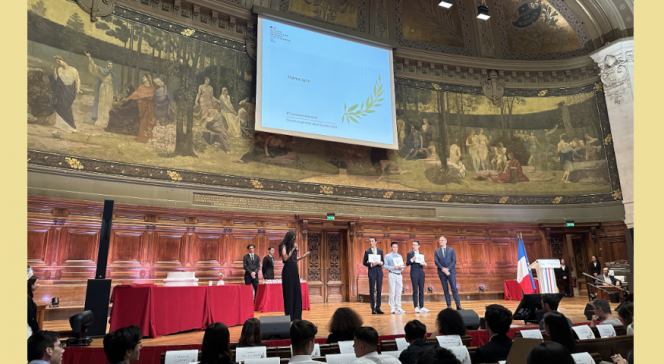 Cérémonie du Concours général 2023 à la Sorbonne  : ici, remise des prix en thème latin par le directeur général de l&#039;AEFE