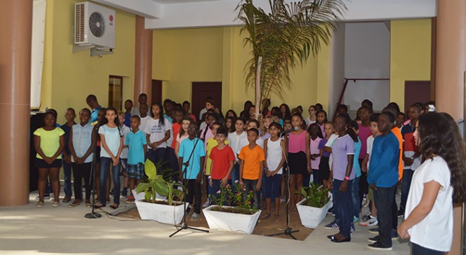 Inauguration des nouveaux locaux de l’EFE Montaigne à Cotonou : accueil en chanson