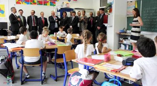 Inauguration de l&#039;École française internationale de Bratislava : visite d&#039;une classe