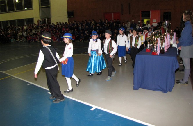 Les écoliers du lycée Claude-Gay associés à la cérémonie de clôture des Jeux inter-alliances 2013 (Chili)