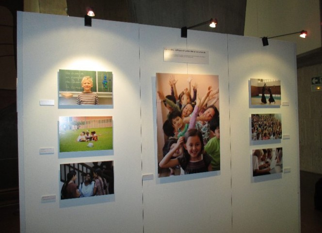 Finale Ambassadeurs en herbe 2014 : exposition photo à l&#039;Unesco – panneau sur la vie du réseau