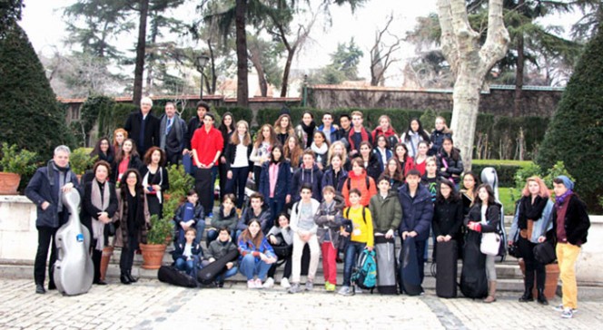 L&#039;orchestre des lycées français du monde (saison 2) à Madrid : photo de groupe 