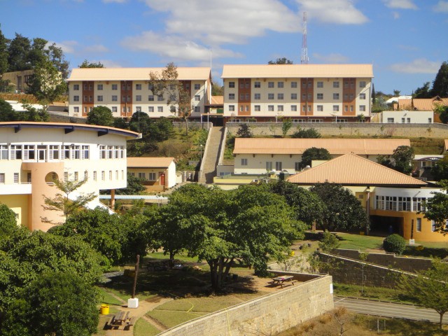 Lycée français de Tananarive (au fond, le nouvel internat inauguré en 2014)