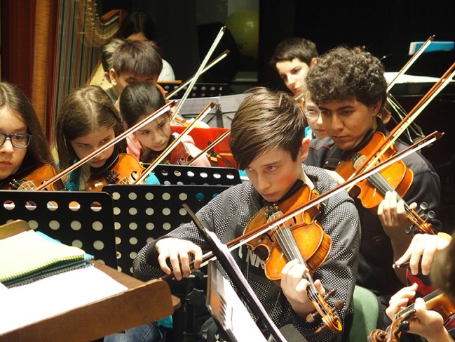 L&#039;orchestre des lycées français du monde en répétition à Madrid (saison 2) : les violons