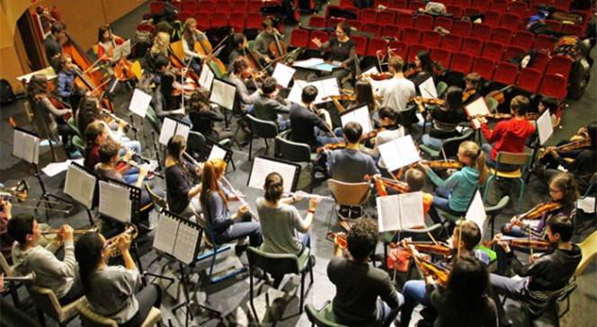 L&#039;orchestre des lycées français du monde (saison 2) à Madrid : répétition vue des cintres du théâtre du Lycée français de Madrid