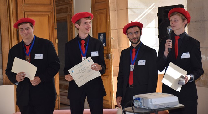 IESO 2015 : les quatre médaillés français lors de la cérémonie de récompenses à l&#039;Observatoire de Paris
