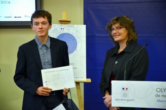Olympiades de mathématiques 2014 : remise de diplôme à l&#039;élève du lycée français de Varsovie