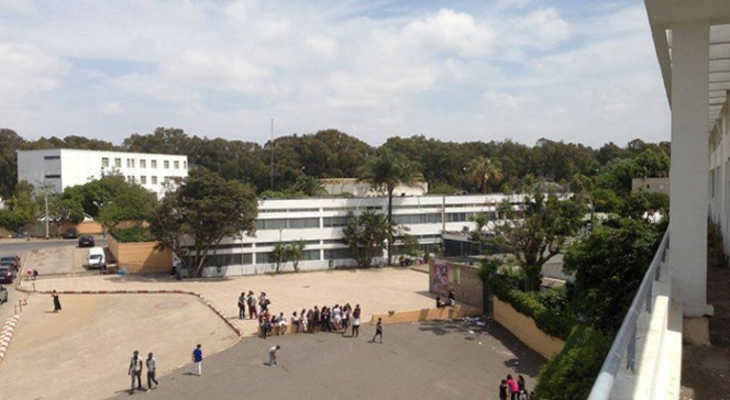 Le parvis du lycée Descartes à Rabat