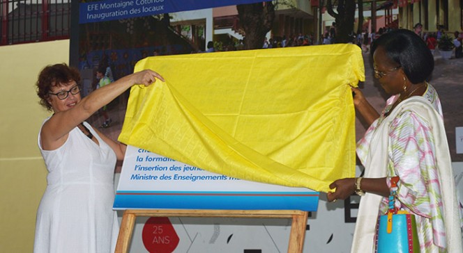 Inauguration des nouveaux locaux de l’EFE Montaigne à Cotonou : dévoilement de la plaque 