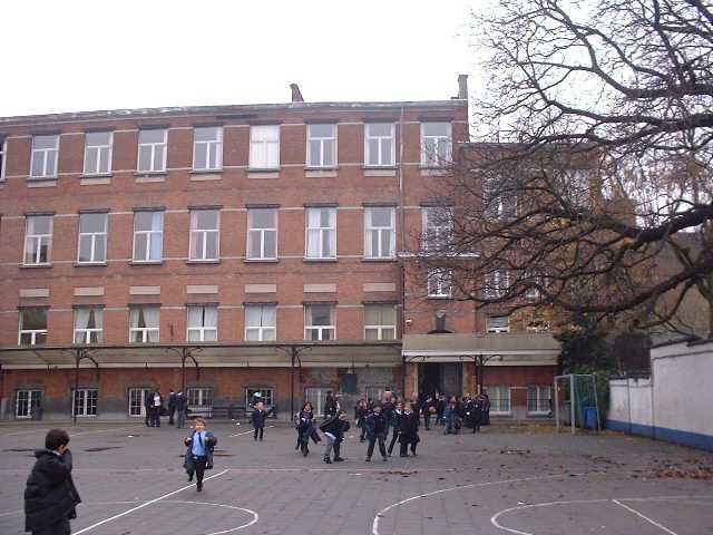 Le lycée français international à Anvers vu de la cour. © LF