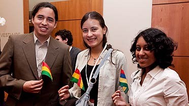 Trois étudiants boursiers Excellence-Major boliviens