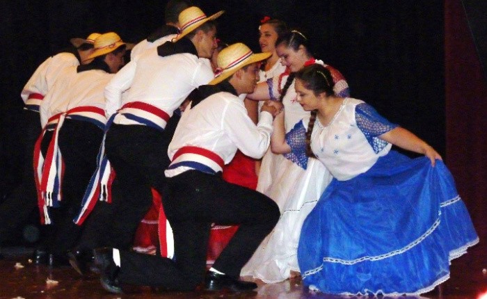 Démonstration de danse par l'équipe du Paraguay