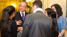 Soirée "boursiers Excellence-Major" 2014 : Pierre Marchadier avec des étudiants