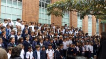 Célébrations pour le 80e anniversaire du lycée de Bogota : chorale enfantine