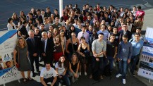 Rassemblement d'anciens élèves et bacheliers 2016 : photo de groupe dans l'établissement parisien hôte de la réunion