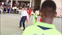 Inauguration du plateau sportif du lycée français Jacques-Prévert d'Accra au Ghana : coup d'envoi par le Premier ministre