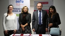 Signature de convention entre l'AEFE et l'association "Elles bougent" : les signataires et d'anciennes élèves ingénieures