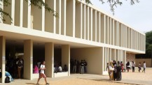 Lycée français Théodore-Monod de Nouakchott : façade du bâtiment du secondaire