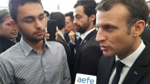 À Tunis, le président de la République au micro des reporters du lycée Pierre-Mendès-France
